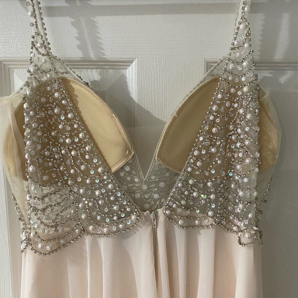 Windsor Formal Pearl Chiffon Dress - Picture 9 of 10